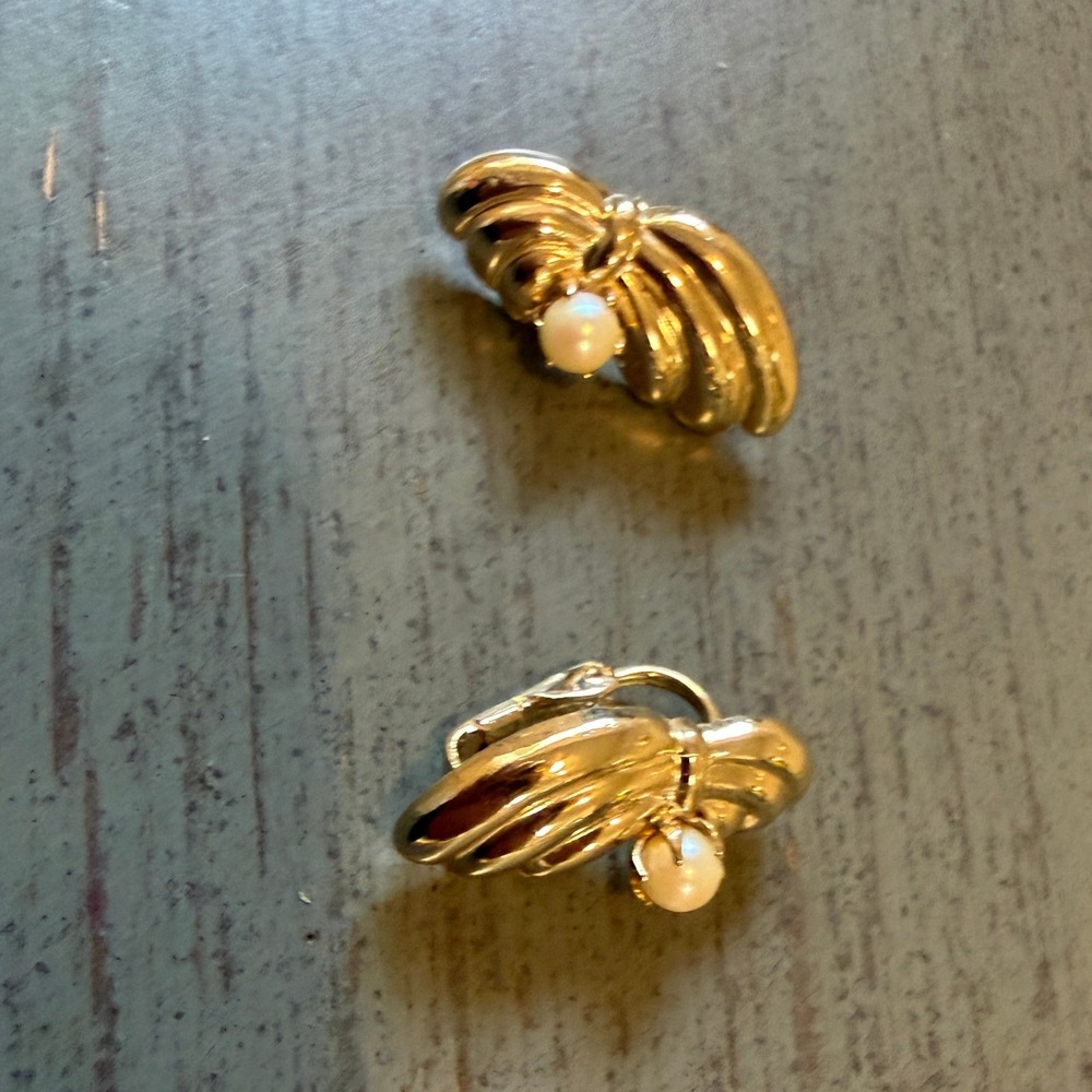 Vintage Gold Tone Ribbed Fan Clip On Earrings with Faux Pearl Accents